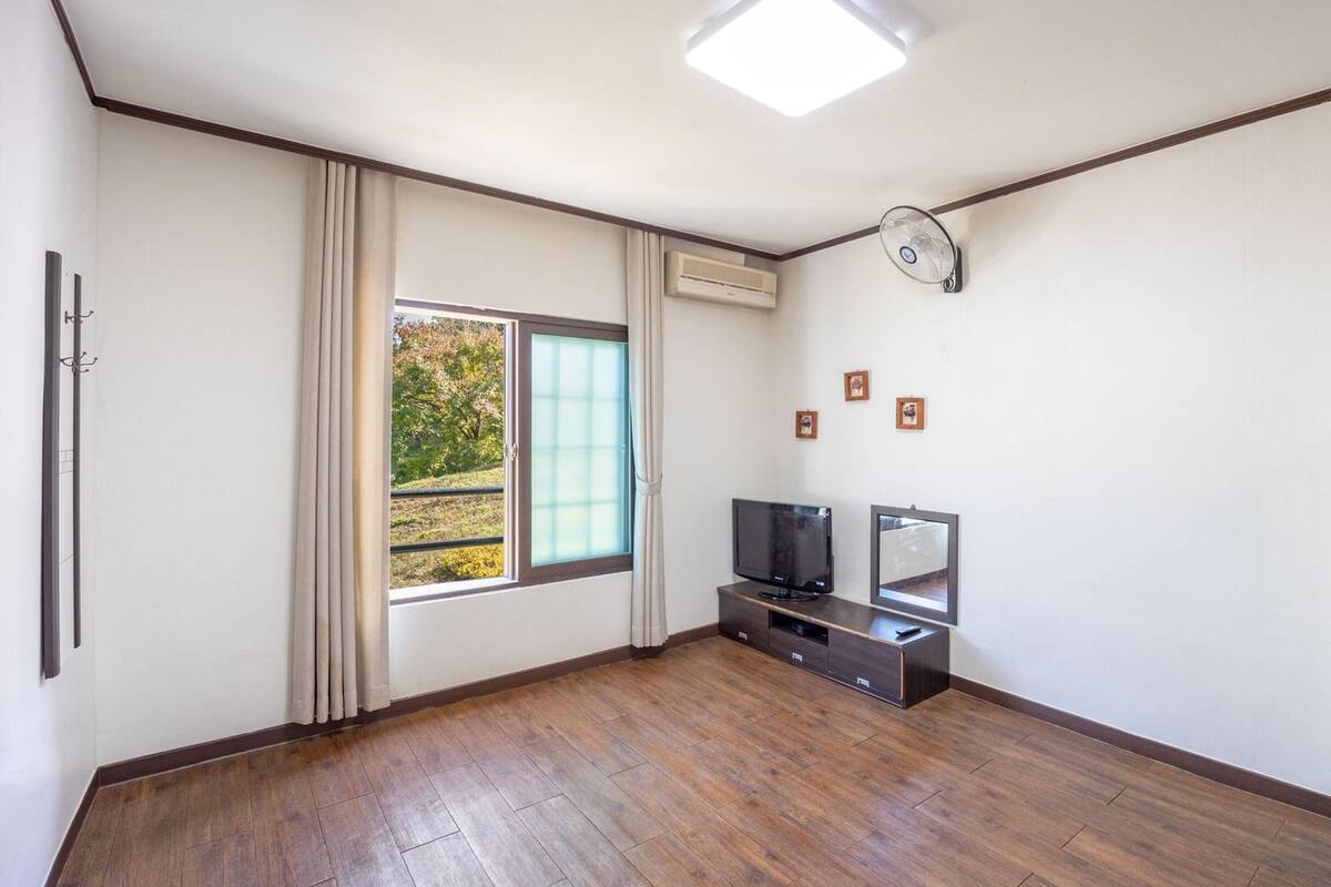 Basic Room, 1 Bedroom (201ho(Red,withpet)) | 1 bilik tidur, Wi-fi percuma 