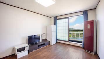 基础客房, 1 间卧室 (201ho(Deepred,withpet)) | 1 多间卧室、免费 WiFi