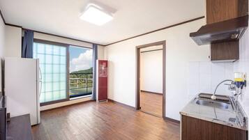 Basic Room, 1 Bedroom (201ho(Deepred,withpet)) | 1 bedroom, free WiFi