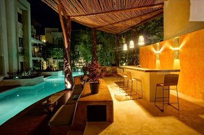 Departamento, 2 habitaciones, balcón | Alberca | Alberca al aire libre 