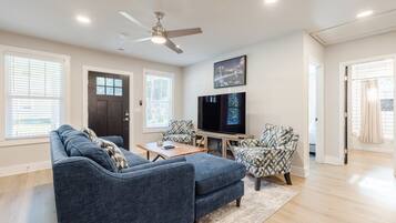 House (The Tired Travelers Club) | Exterior