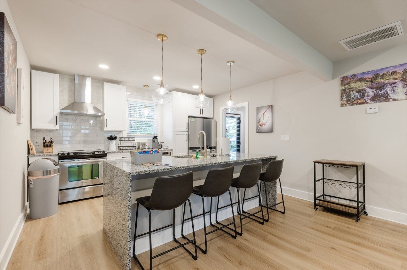 Nhà (The Tired Travelers Club) | Ngoại thất