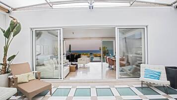 Villa, 5 Bedrooms, Private Pool, Garden View | Interior