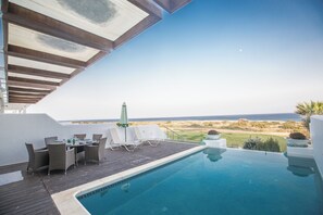 Villa, 5 habitaciones, alberca privada, vista al jardín | Alberca | Alberca al aire libre