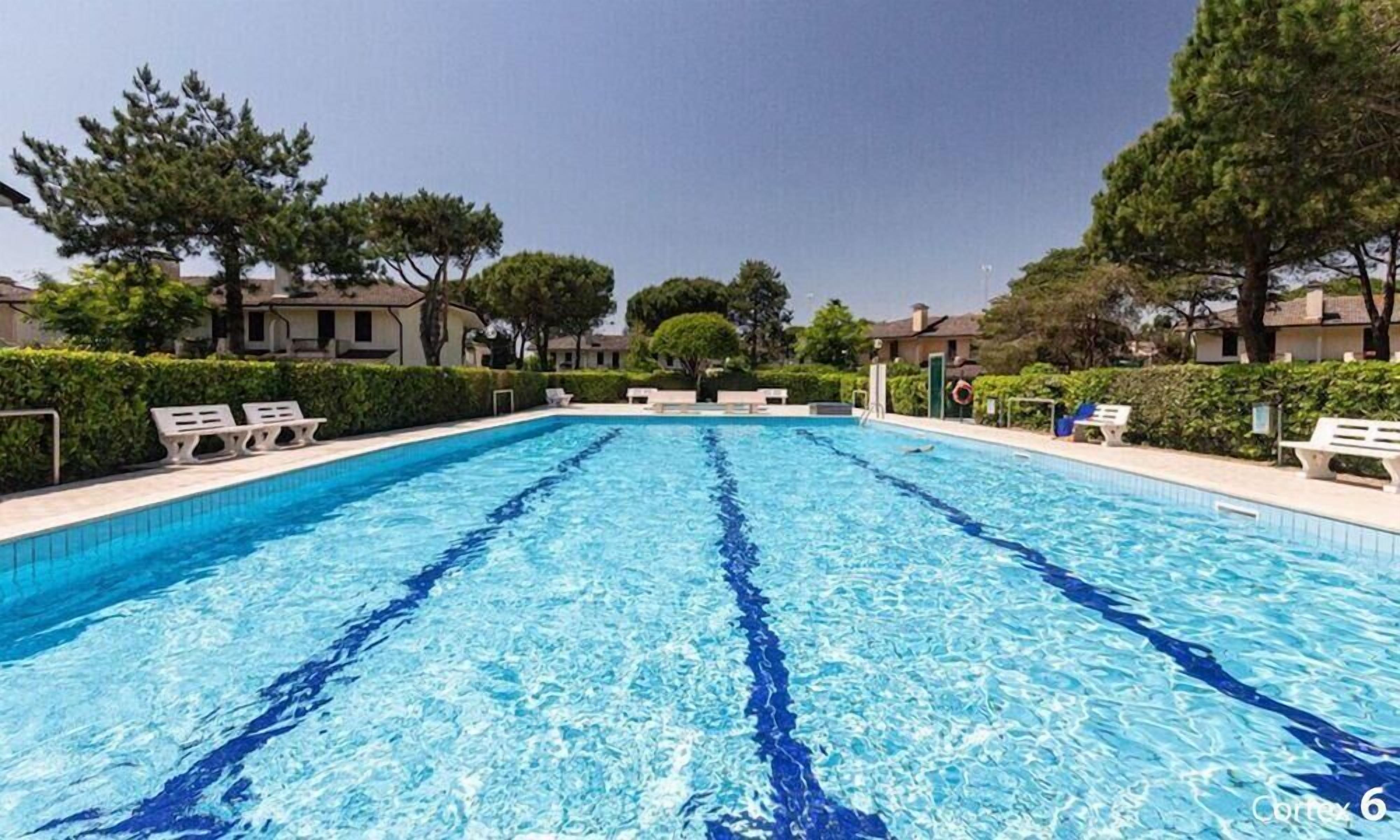 Villa, 2 habitaciones, balcón, vista al jardín | Alberca | Alberca al aire libre 