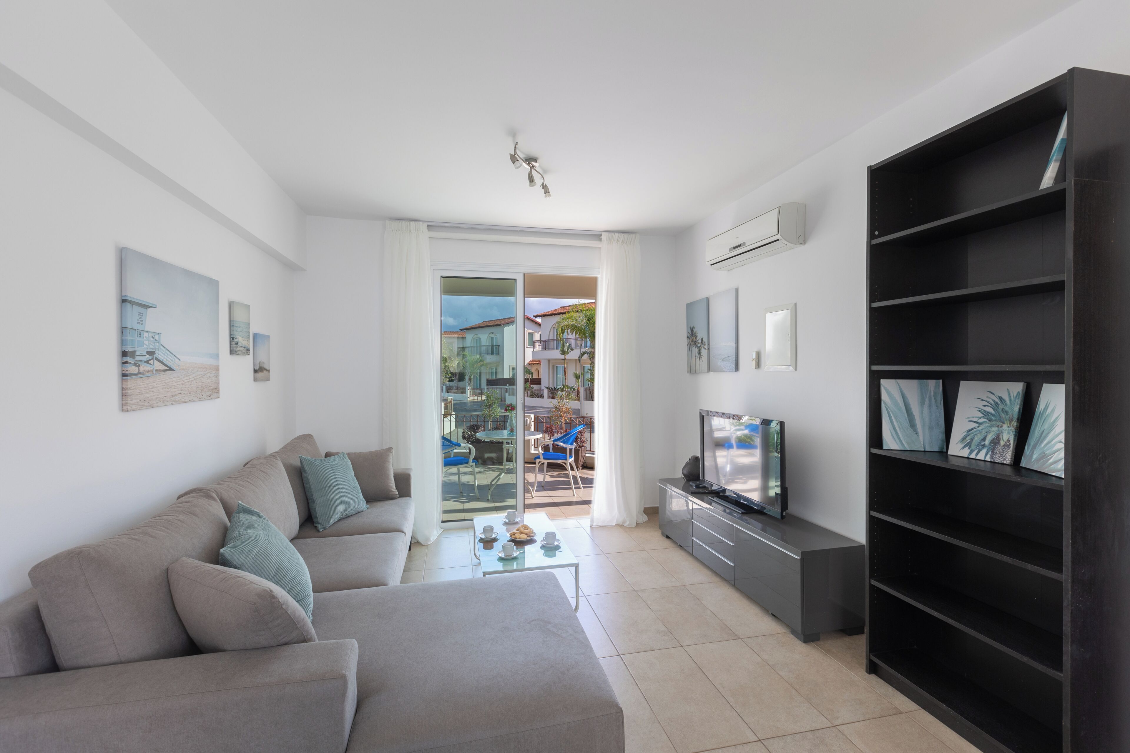 Bungalow, 4 Bedrooms, Private Pool, Garden View | Living area