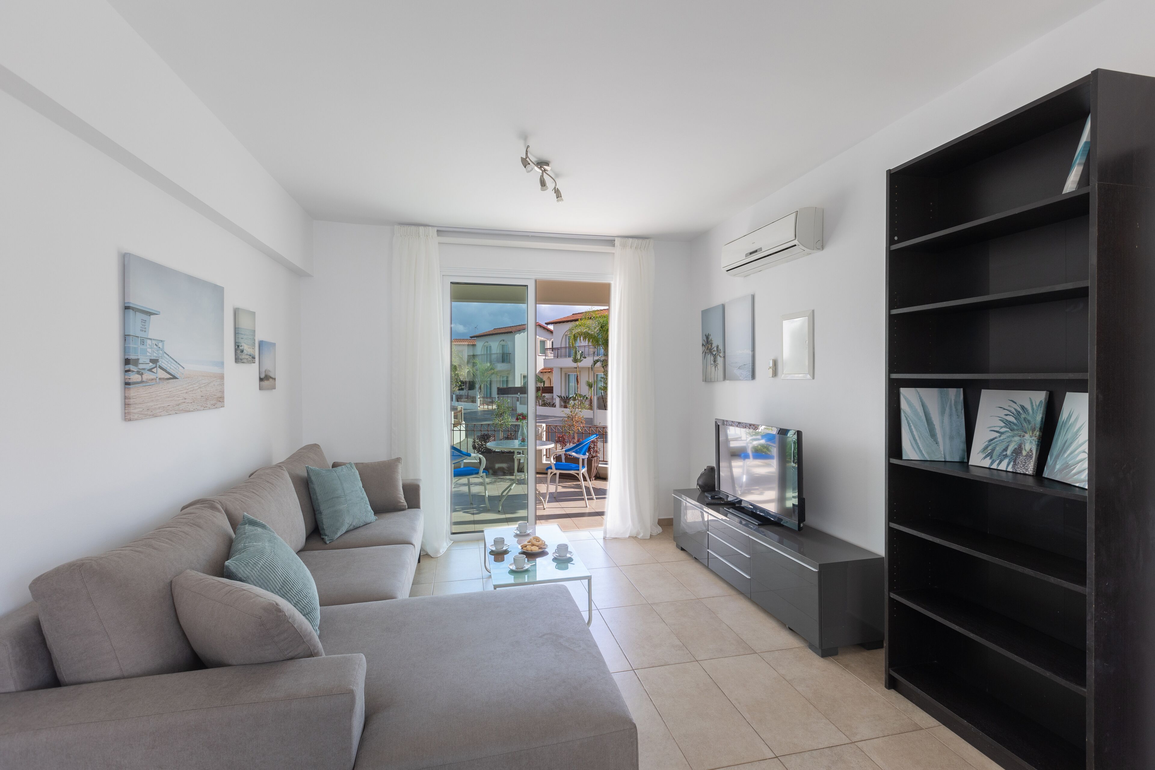 Bungalow, 4 Bedrooms, Private Pool, Garden View | Living area