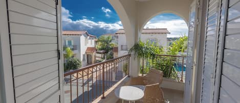 Bungalow, 4 Bedrooms, Private Pool, Garden View | Living area