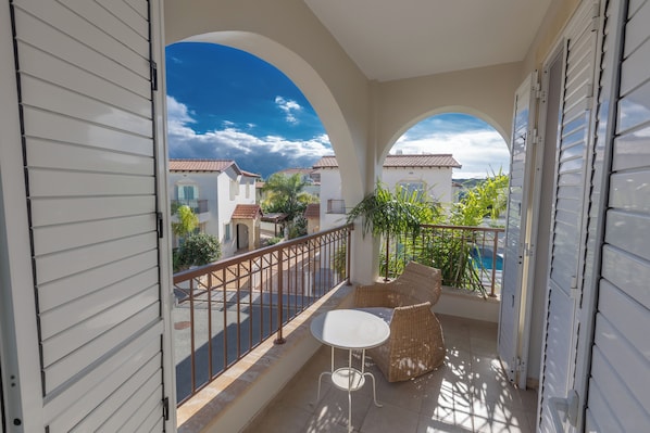 Bungalow, 4 Bedrooms, Private Pool, Garden View | Living area