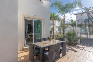Bungalow, 4 chambres, piscine privée, vue jardin | Façade de l’hébergement