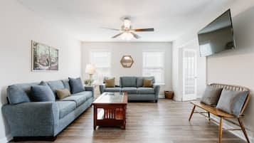 House (Carver St, 100) | Exterior