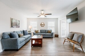 House (Carver St, 100) | Exterior
