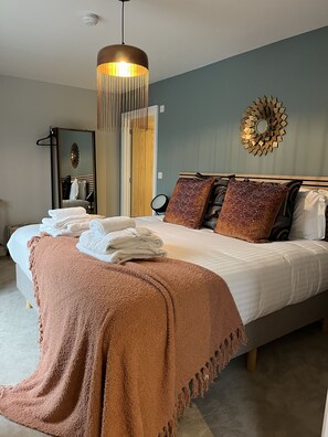 4 dormitorios, tabla de planchar con plancha, wifi gratis y ropa de cama
