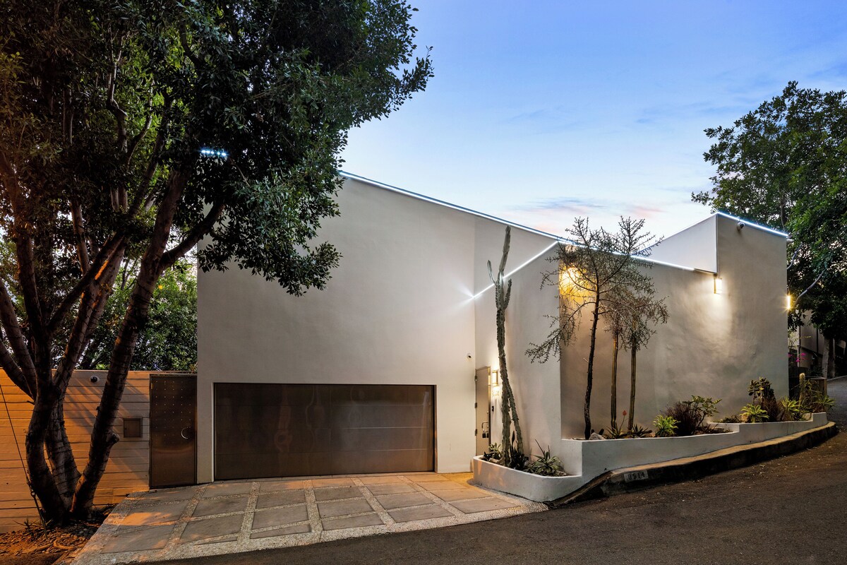 Hollywood Hills Golden Retreat