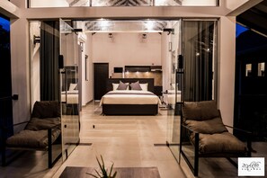 Premium bedding, down duvets, pillow-top beds, iron/ironing board - Karawwa Luxury Villas  (Hikkaduwa)