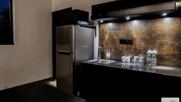 Full-size fridge, microwave, electric kettle, cookware/dishes/utensils