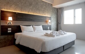 Superior Room | Desk, free WiFi, bed sheets - The Proud Exclusive Hotel (Nakhon Pathom)