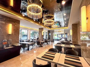 Breakfast area - The Proud Exclusive Hotel (Nakhon Pathom)