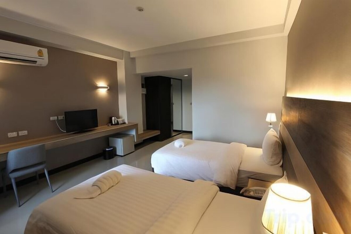 Desk, WiFi (free), bed sheets