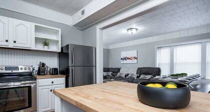 Downtown Delight I 4 BR & 2 BA I Sleeps 16