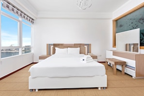 3 bedrooms, iron/ironing board, internet, bed sheets