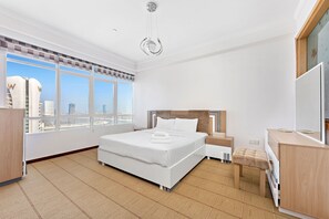 3 bedrooms, iron/ironing board, internet, bed sheets