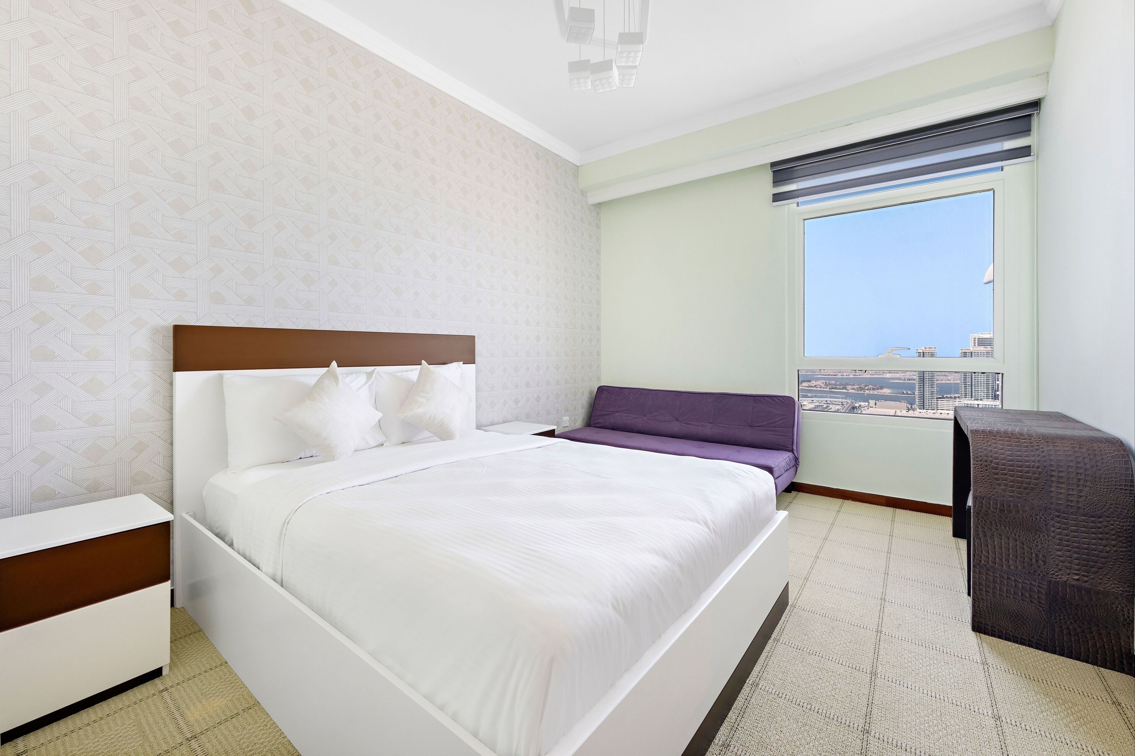 3 bedrooms, iron/ironing board, internet, bed sheets