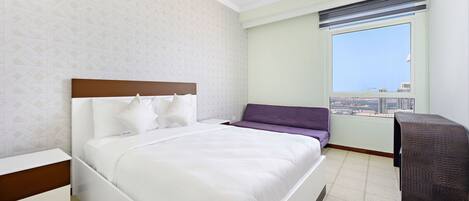 3 bedrooms, iron/ironing board, internet, bed sheets