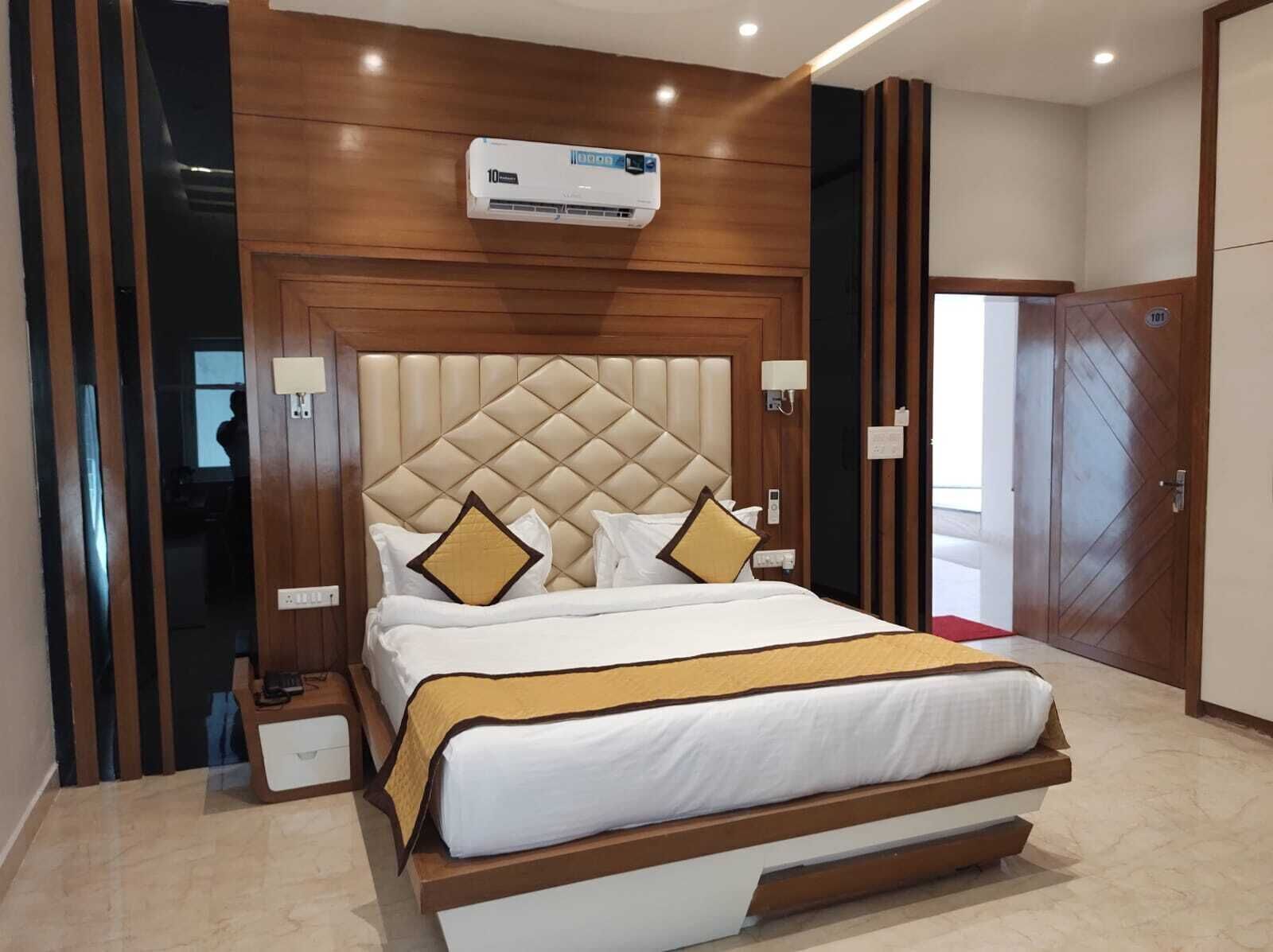 Egyptian cotton sheets, premium bedding, desk, laptop workspace