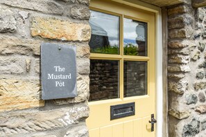 Exterior detail - The Mustard Pot -  Kirkby Lonsdale Town Centre (Kirkby Lonsdale)