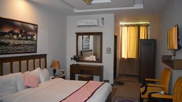 Room | Iron/ironing board