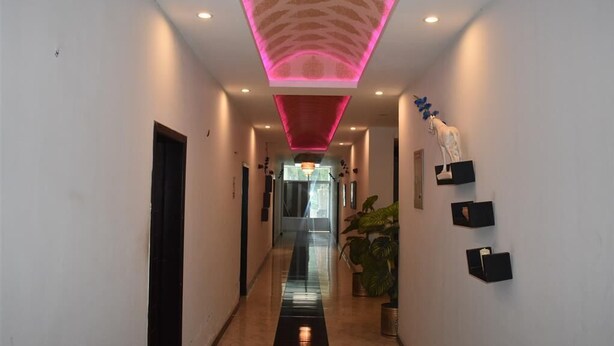 Reception - Abbott Crown Hotel and Restaurant (Abbottabad)