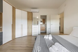 2 bedrooms, iron/ironing board, WiFi, bed sheets - Giulia's House (Oristano)
