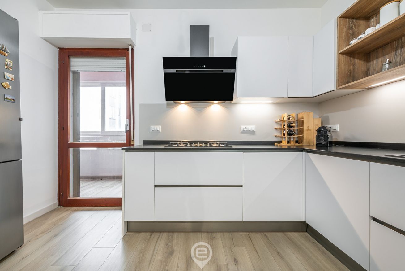 Frigorifero, forno, piano cottura, lavastoviglie