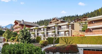 Superb apartment with free covered parking