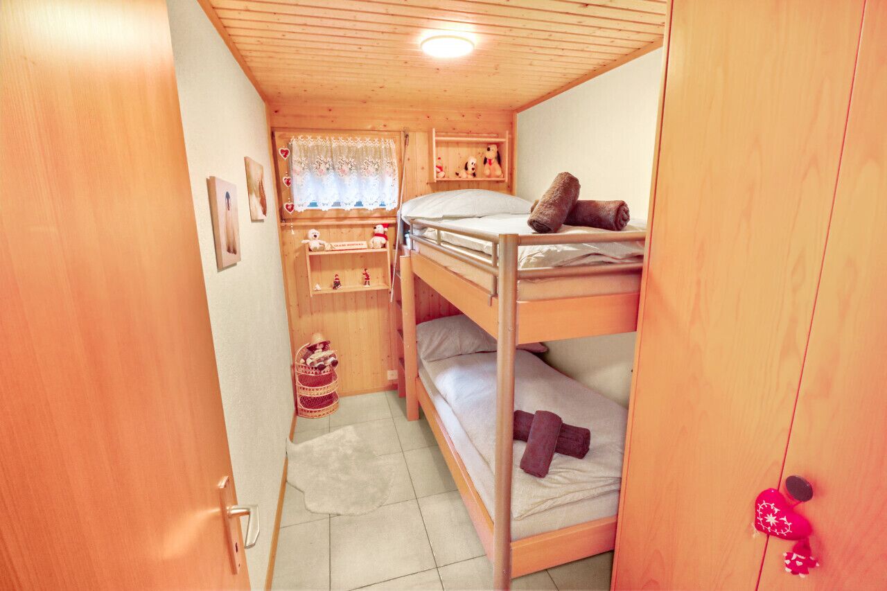 Desk, iron/ironing board, WiFi (free), bed sheets