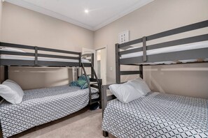 3 bedrooms, iron/ironing board, WiFi