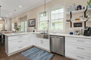Fridge, microwave, stovetop, dishwasher