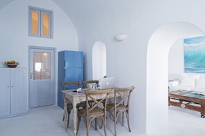Dining - 3 bedroom villa with amazing views and plunge pool (Imerovigli)