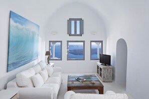 TV, DVD player, stereo - 3 bedroom villa with amazing views and plunge pool (Imerovigli)