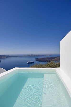 A heated pool - 3 bedroom villa with amazing views and plunge pool (Imerovigli)