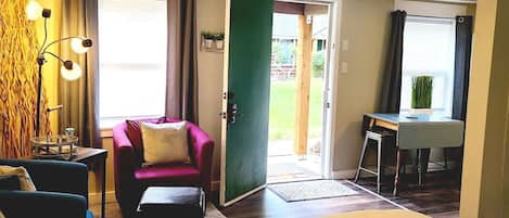 Bureau, fer et planche à repasser, lit parapluie, Wi-Fi gratuit