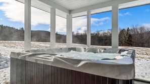 مغطس سبا خارجي