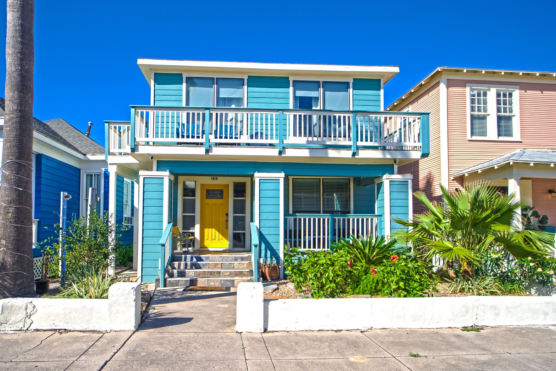 Walk distance to beach/King Bed/Free parking & internet 