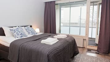 Desk, WiFi, bed sheets