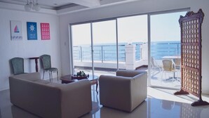 Family Studio Suite - OYO 921 Sorrento Hotel And Resort (Tandag)