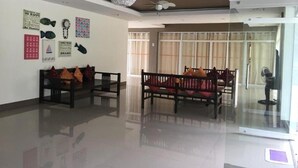 Lobby sitting area - OYO 921 Sorrento Hotel And Resort (Tandag)