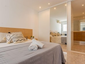 4 bedrooms, iron/ironing board, WiFi - Vacation home Silvia by Interhome (Deltebre)