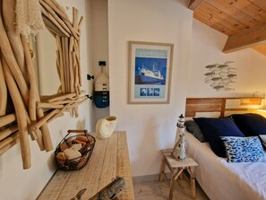 4 habitaciones, tabla de planchar con plancha y cuna de viaje 