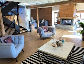 TV connectée, cheminée, jeux vidéo, lecteur de DVD